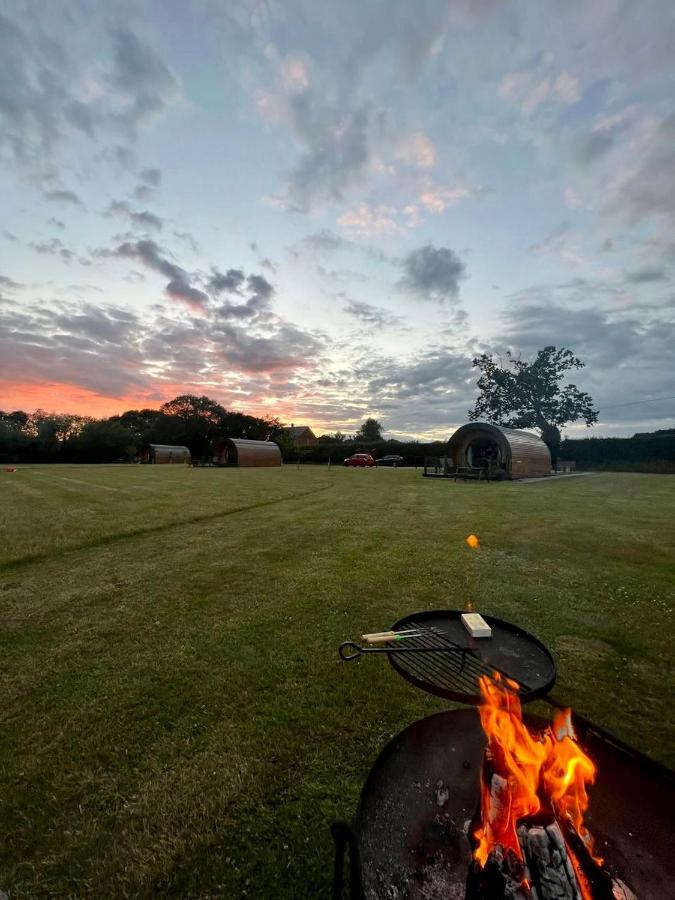 Millview Meadow Retreats Hotel เกรทยาร์มัธ ภายนอก รูปภาพ